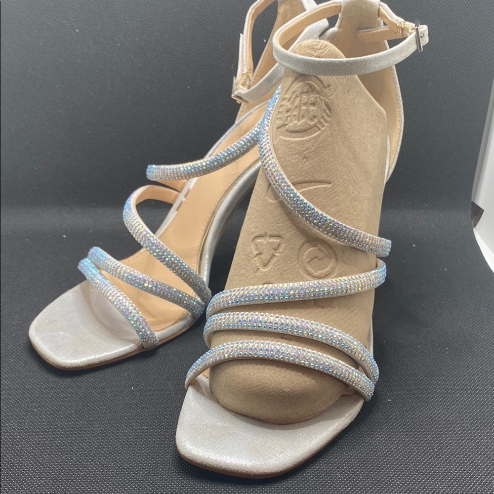 Jewel Badgley Mischka Elegant Strappy Sandals - Silver Iridescent